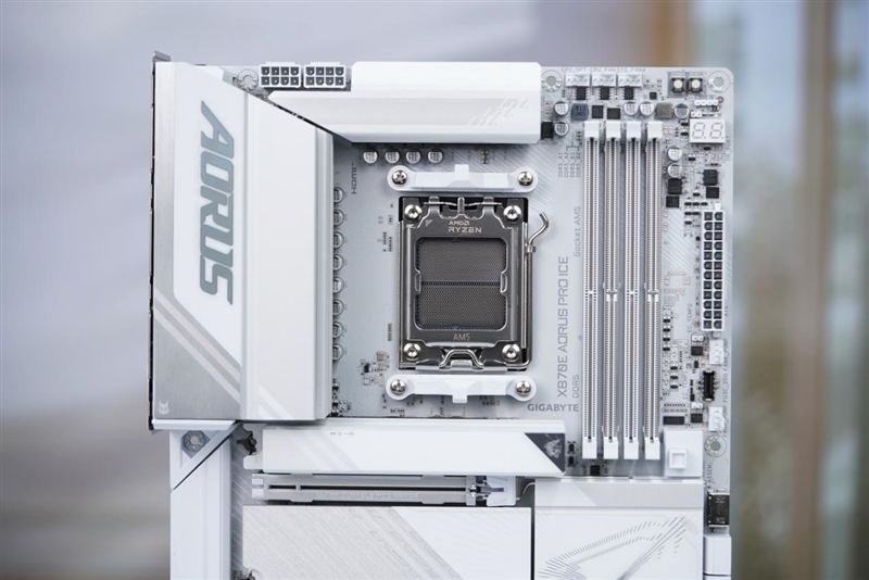 首款信得过全白主板！技嘉X870E AORUS PRO ICE电竞冰雕首发评测：性能超上代旗舰