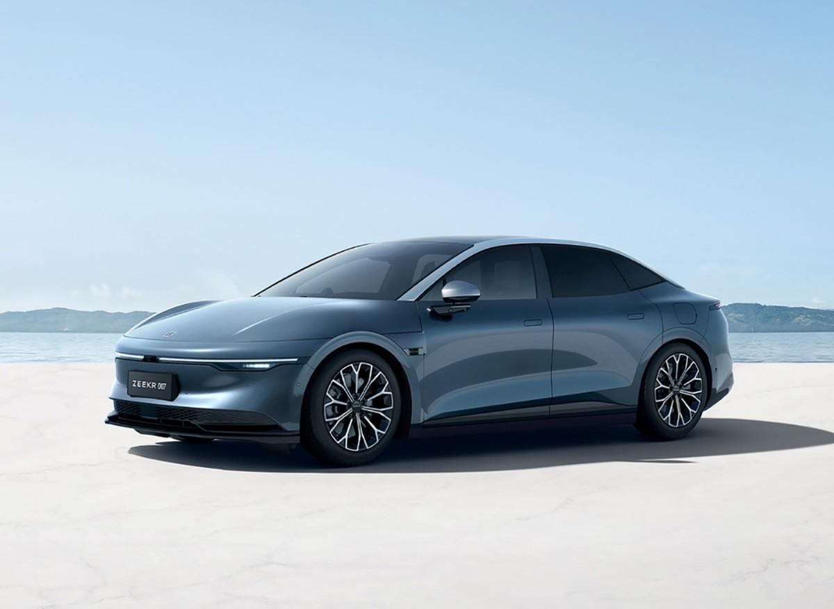 现在纯电轿车都这么卷了? 银河E8还不到20万 比星纪元ES划算