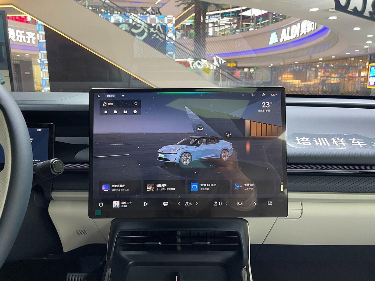 领克07实拍:预售18万元起,驼背车顶有争议,TA和海豹DM-i选谁?