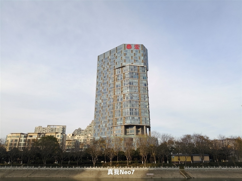 续航超强、游戏无敌！真我Neo7深度评测：一款更懂年青东谈主的天玑9300+电竞旗舰