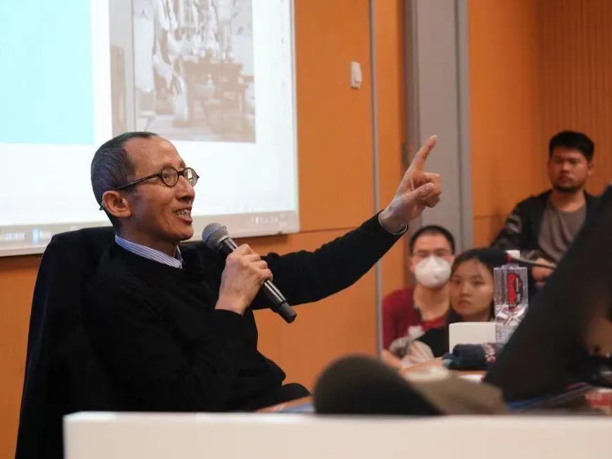 学生们来病房探望朱锐 图|新华社