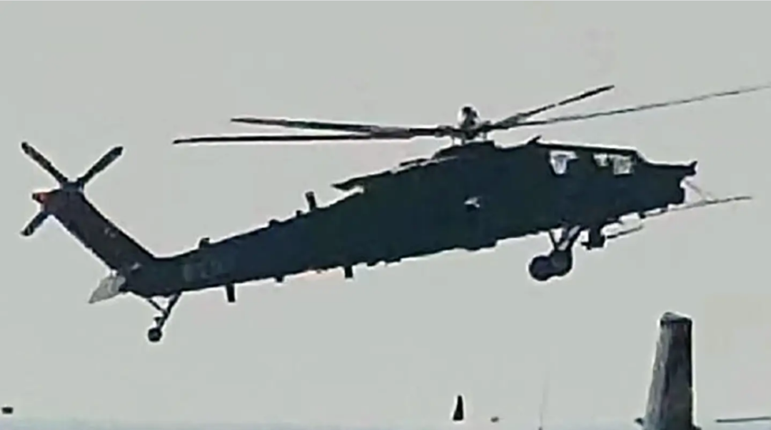 中国重型武装直升机首次亮相！美媒：如同“阿帕奇”和“浩劫”的混合版