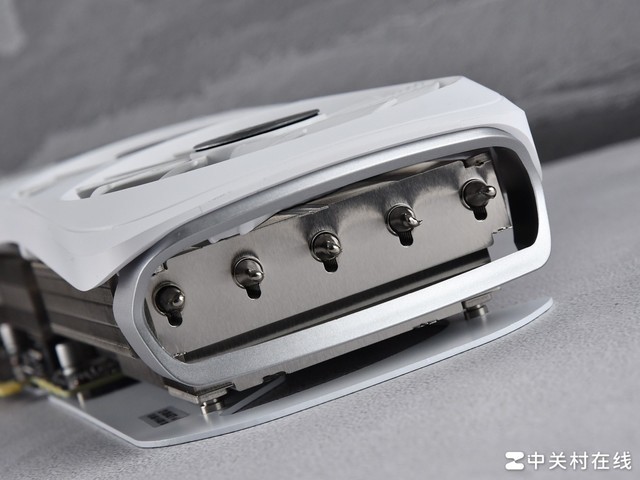 【有料评测】索泰RTX 4070 Ti SUPER TRINITY OC月白显卡评测 秀外慧中