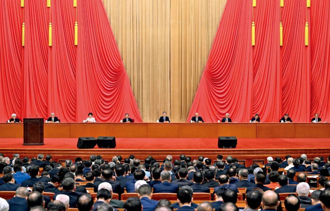 6月25日上午,全国科技大会和两院院士大会第二次全体会议在北京举行。中共中央政治局常委、中央科技委员会主任丁薛祥出席会议并作总结讲话。图/新华