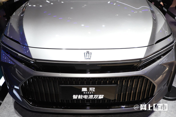 丰田新皇冠轿车配置曝光轴距再加长 4月发布-图7