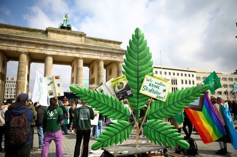 ● 2023年4月20日，人们在德国柏林举行集会，要求大麻合法化