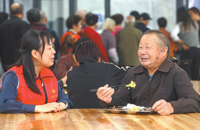 社区食堂 老年人的“幸福餐桌”（新时代画卷）