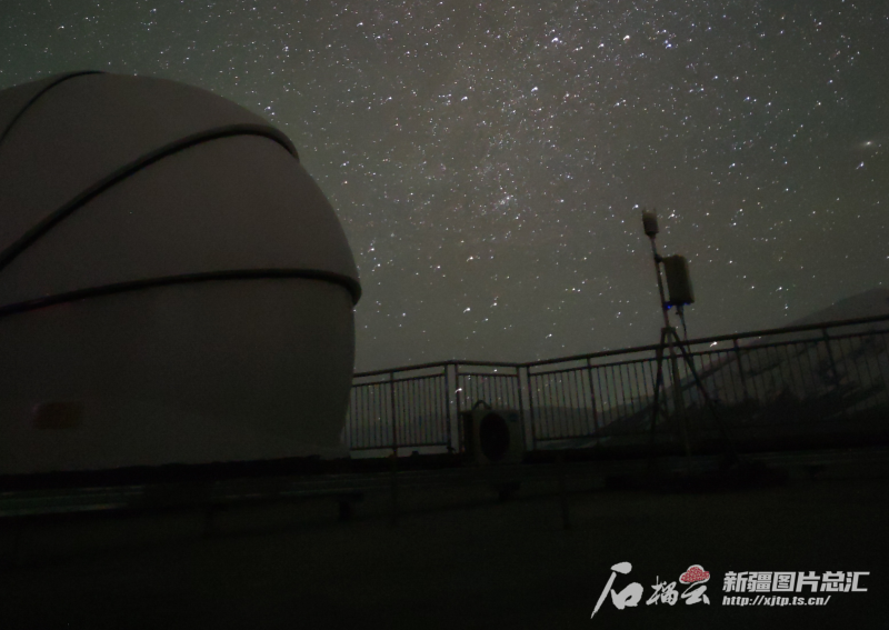 星空下的塔什库尔干塔吉克自治县星地激光通信地面站。中国科学院空天信息创新研究院供图