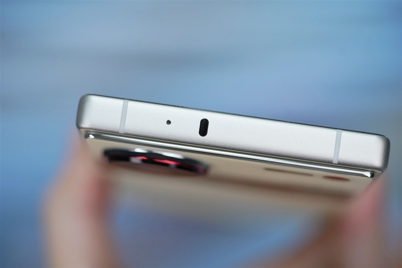 颜值巅峰 极简交互!努比亚Z70 Ultra深度评测:未来手机发展趋势风向标