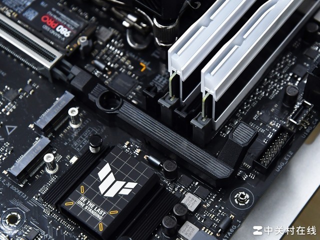 新年第一炮 华硕B760M重炮手WIFI二代主板评测