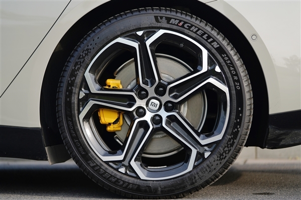 这颜值一眼种草!小米SU7雅灰图赏