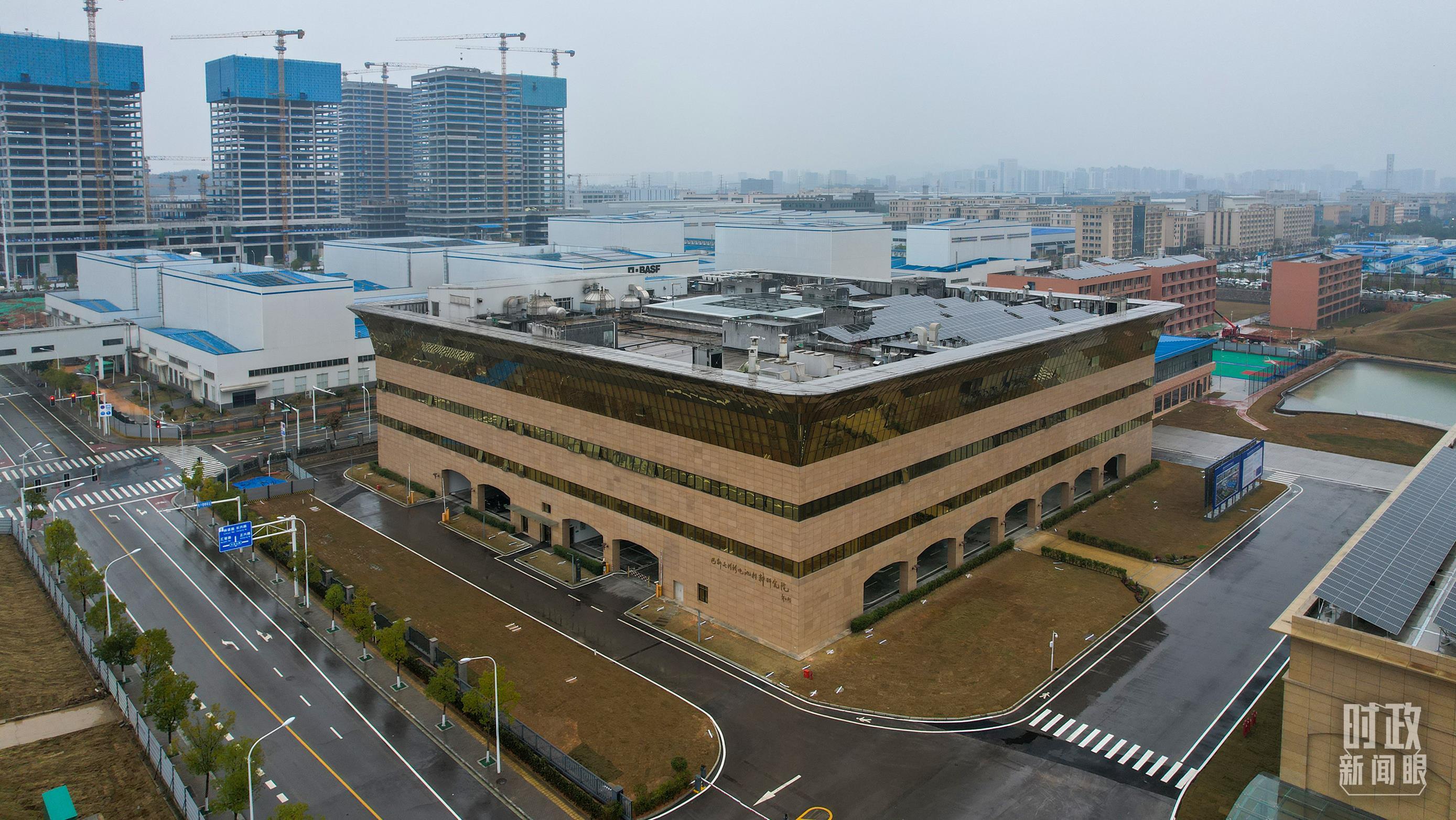 △巴斯夫杉杉电池材料研究院。(总台央视记者范凯拍摄)