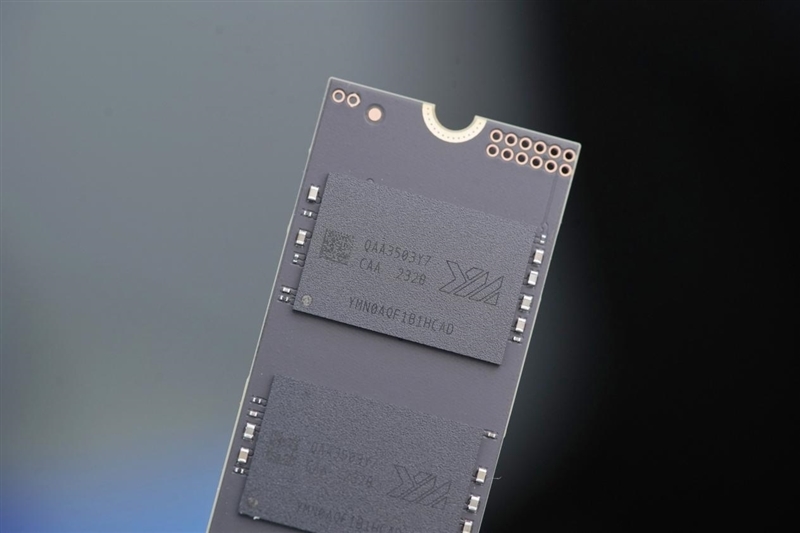 最懂游戏玩家的游戏本!机械革命耀世16 Pro评测:长江存储PC41Q SSD温度惊喜