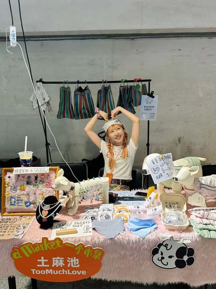 @牙缝藏菜创业摆摊现场。(图/受访者供图)