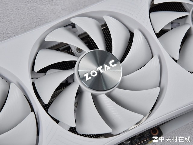 【有料评测】索泰RTX 4070 Ti SUPER TRINITY OC月白显卡评测 秀外慧中