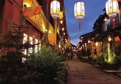 改造后的留坝县老街。记者 张斌 摄