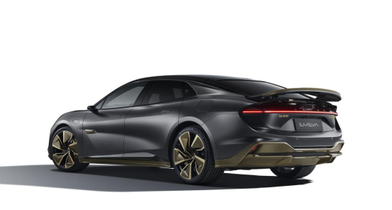 【新闻稿】致敬传奇,驭见冠军之路 路特斯EMEYA繁花哑黑及白金套装即将亮相成都国际车展1055.png