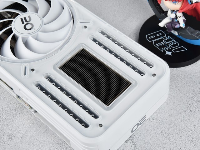 影驰20周年RTX 4070显卡评测 纯白典雅 独特背插