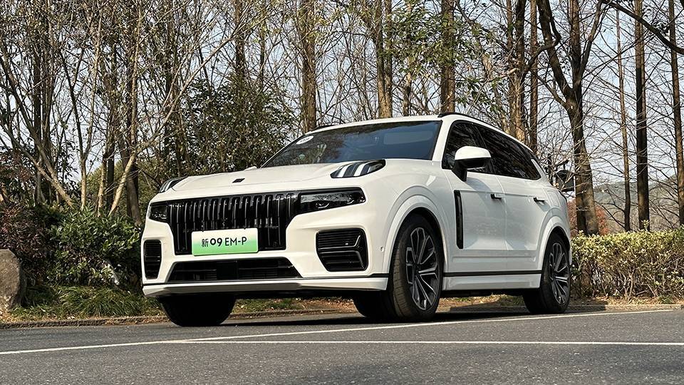 还拥有媲美百万级别mpv的豪华舒适,是领克基于对家庭用车需求的深入