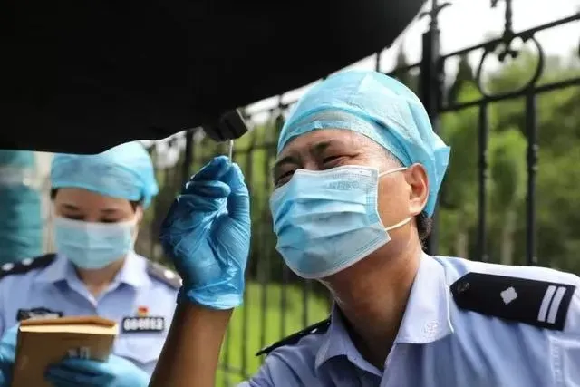 男子在房内自缢身亡,警方:其曾与人持刀杀死2人、重伤4人后逃亡32年