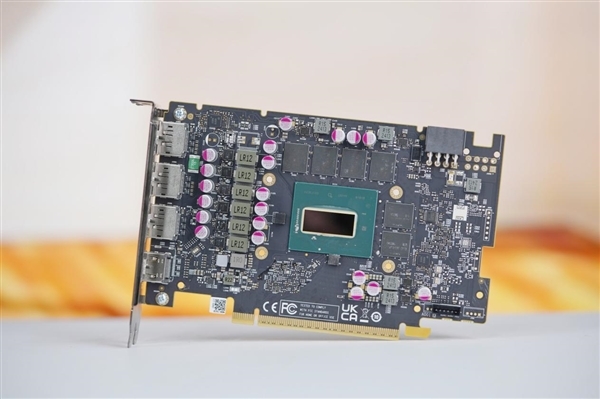 新一代甜品卡!傲世征途Intel锐炫B580显卡图赏