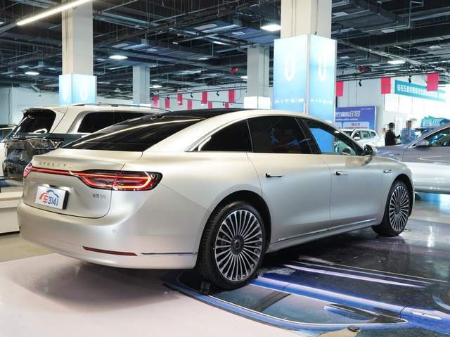 享界S9这价格,到底打的奔驰E级还是S级?