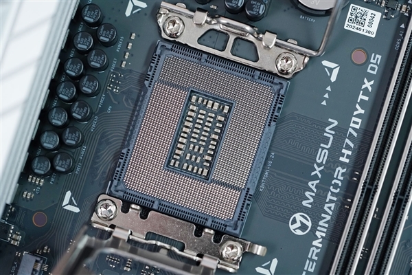 正面没有一根线!铭瑄H770YTX D5 WIFI主板图赏