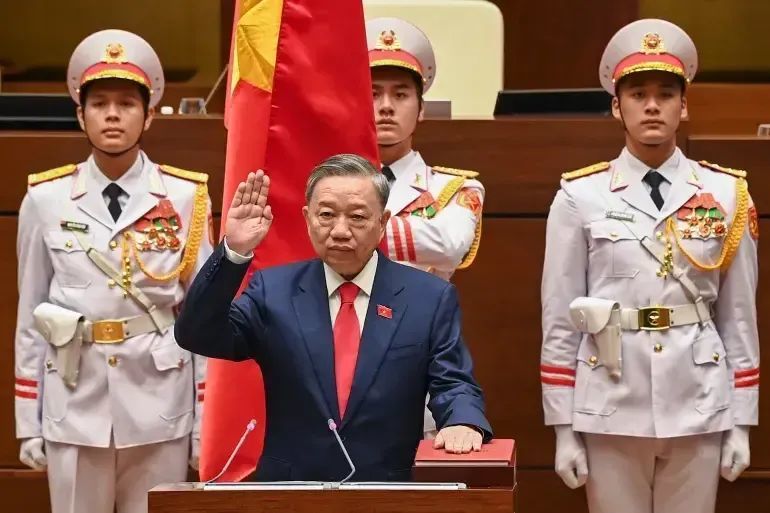 ◆5月22日,苏林宣誓就任越南国家主席。