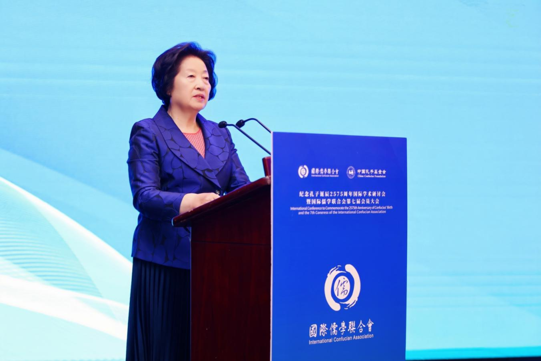 遇到一头搁浅海豚，救不救，怎么救？丨世界海豚日