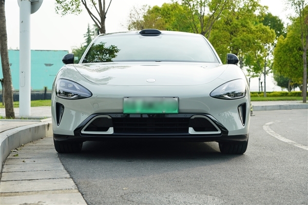 这颜值一眼种草!小米SU7雅灰图赏