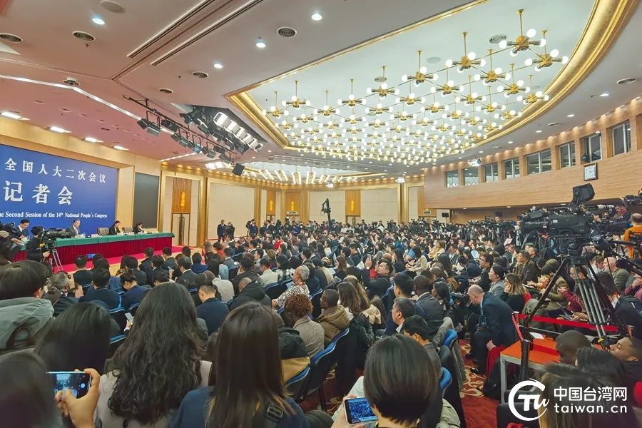 十四届全国人大二次会议7日上午举行外交主题记者会。（中国台湾网记者 李柏涛 摄）