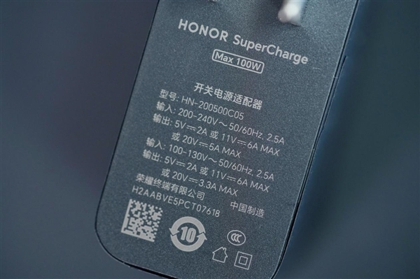 鹰眼相机设计更灵动!荣耀Magic6至臻版图赏