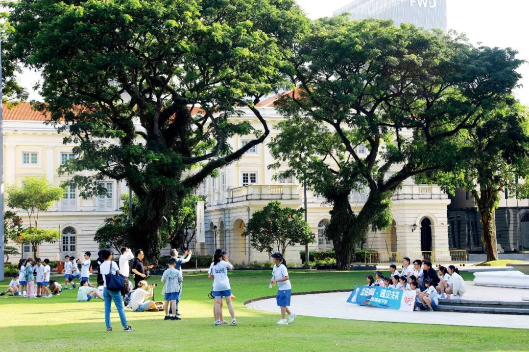 7月17日,赴新加坡的一个海外研学营。图/视觉中国