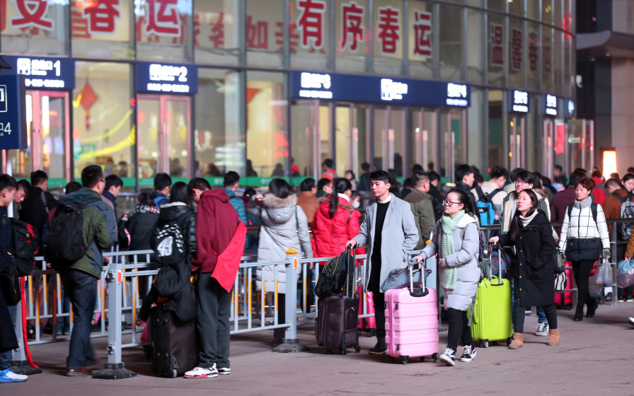 春运出行人次已超35亿初四达出游高峰
