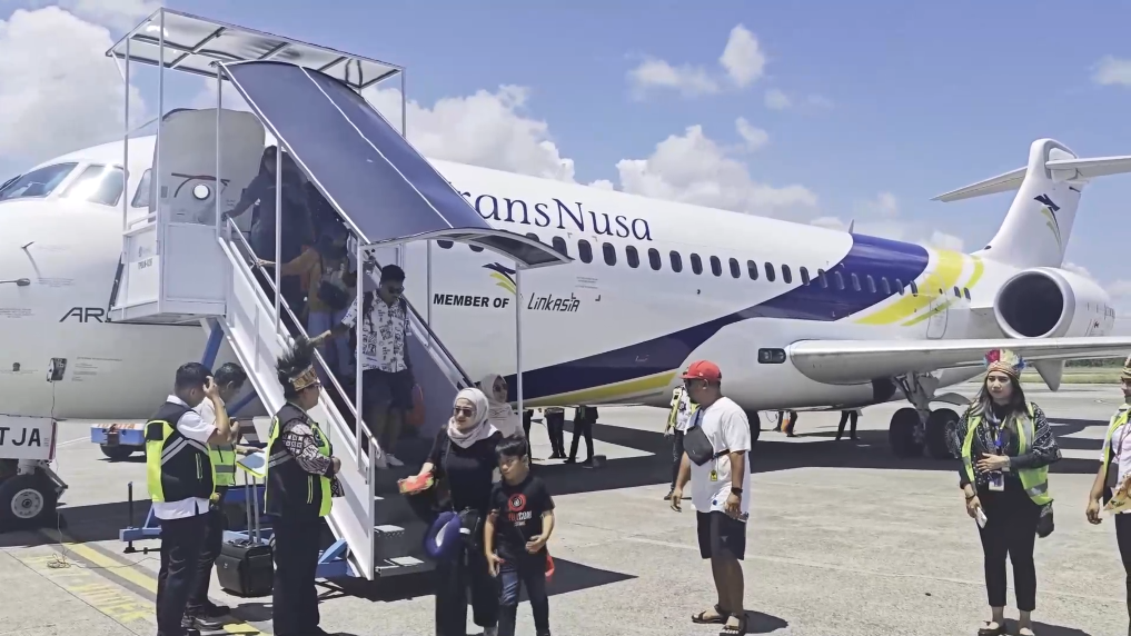 印尼翎亚航空ARJ21飞机执飞航线。视频截图