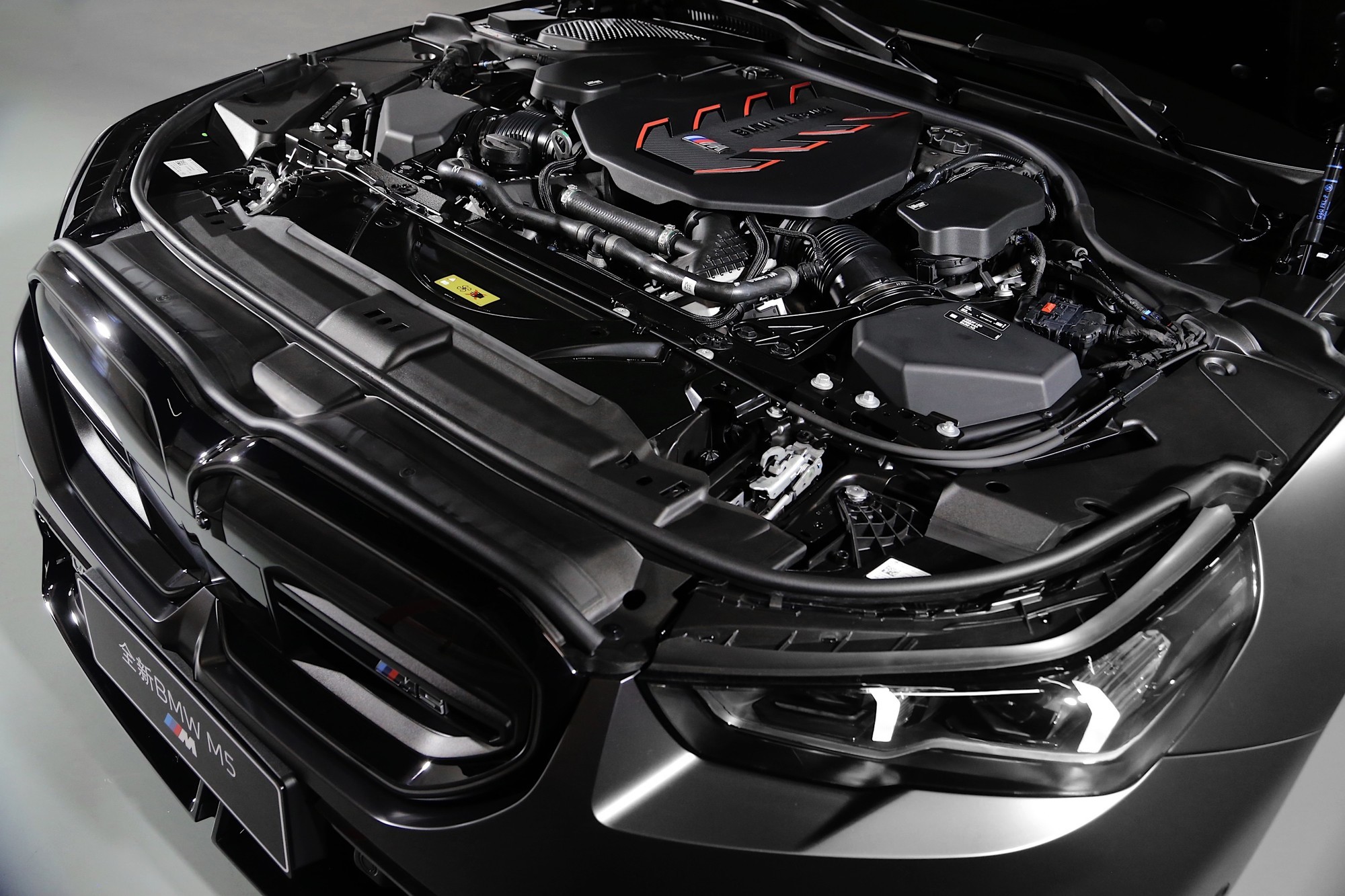 成都车展:2024全新宝马M5惊艳亮相开启国内首秀之旅