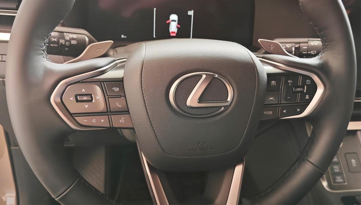 不要考虑比普拉多贵30多万值不值,大哥开心就好,雷克萨斯GX实拍