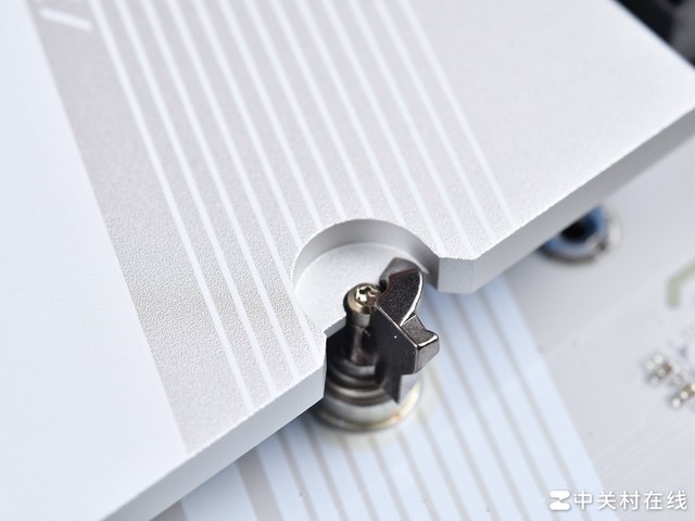 轻松超频锐龙7 8700G 技嘉B650E冰雕X主板评测