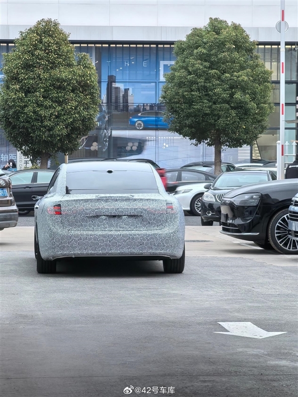 华为、北汽合作首车“享界”谍照曝光!定位中大型豪华纯电轿车