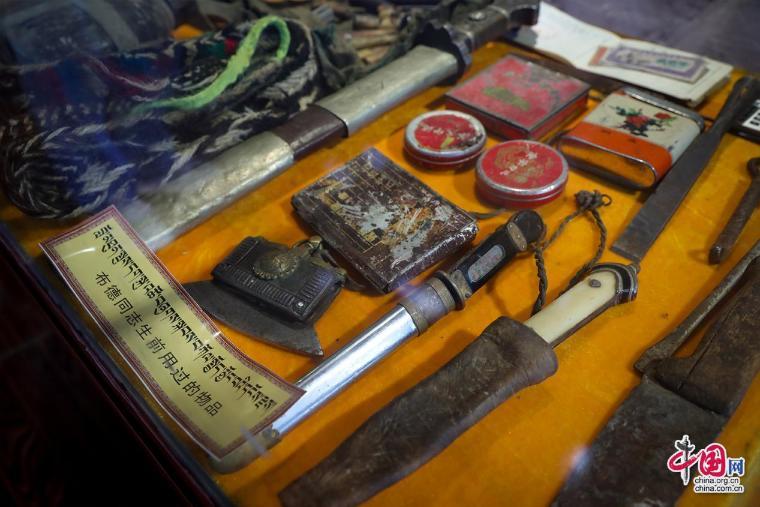 ▲草原英雄布德故居内景·布德同志用过的物品。中国网记者郑伟摄