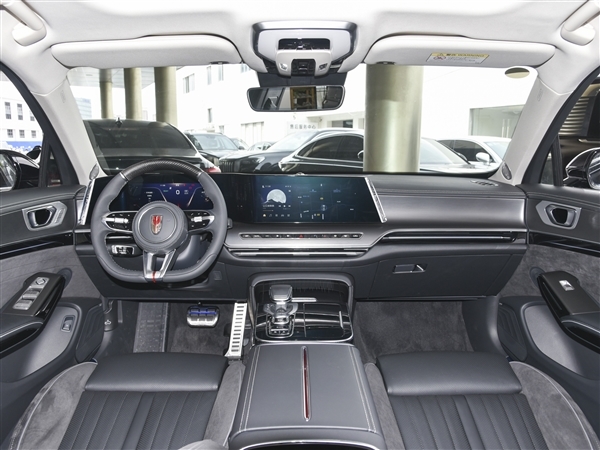 32.98万起 国产豪华轿车新款红旗H9上市:入门新增1.8T四缸机