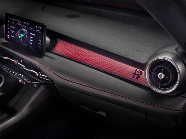 意大利豪车不到20万了:阿尔法·罗密欧Tonale托纳利官降