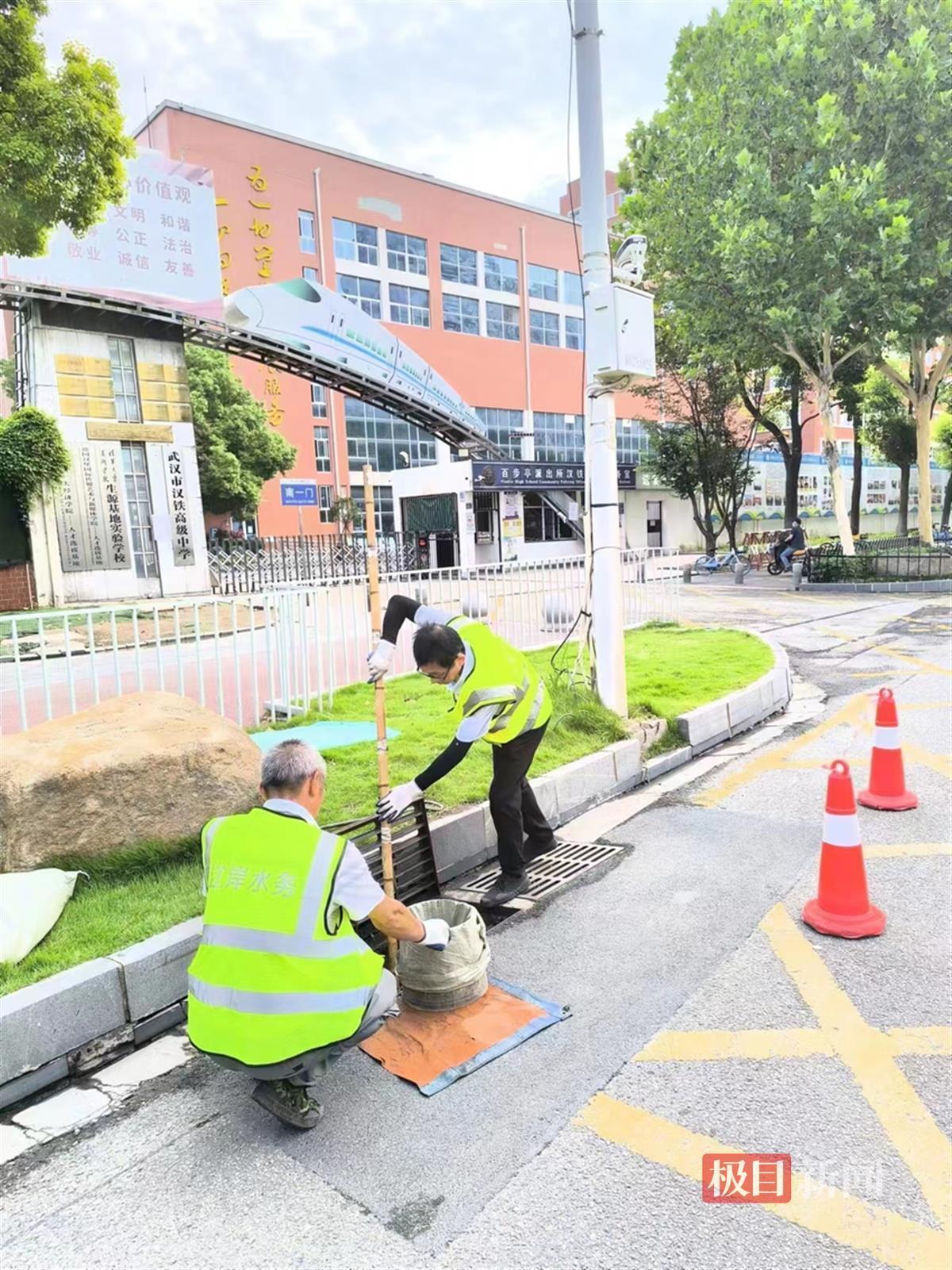 梅雨期叠加中考,武汉水务部门严阵以待:所有考点和易积水点均派专人值守