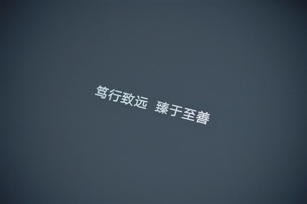 年度折叠屏手机推荐!荣耀Magic V3绒黑色图赏