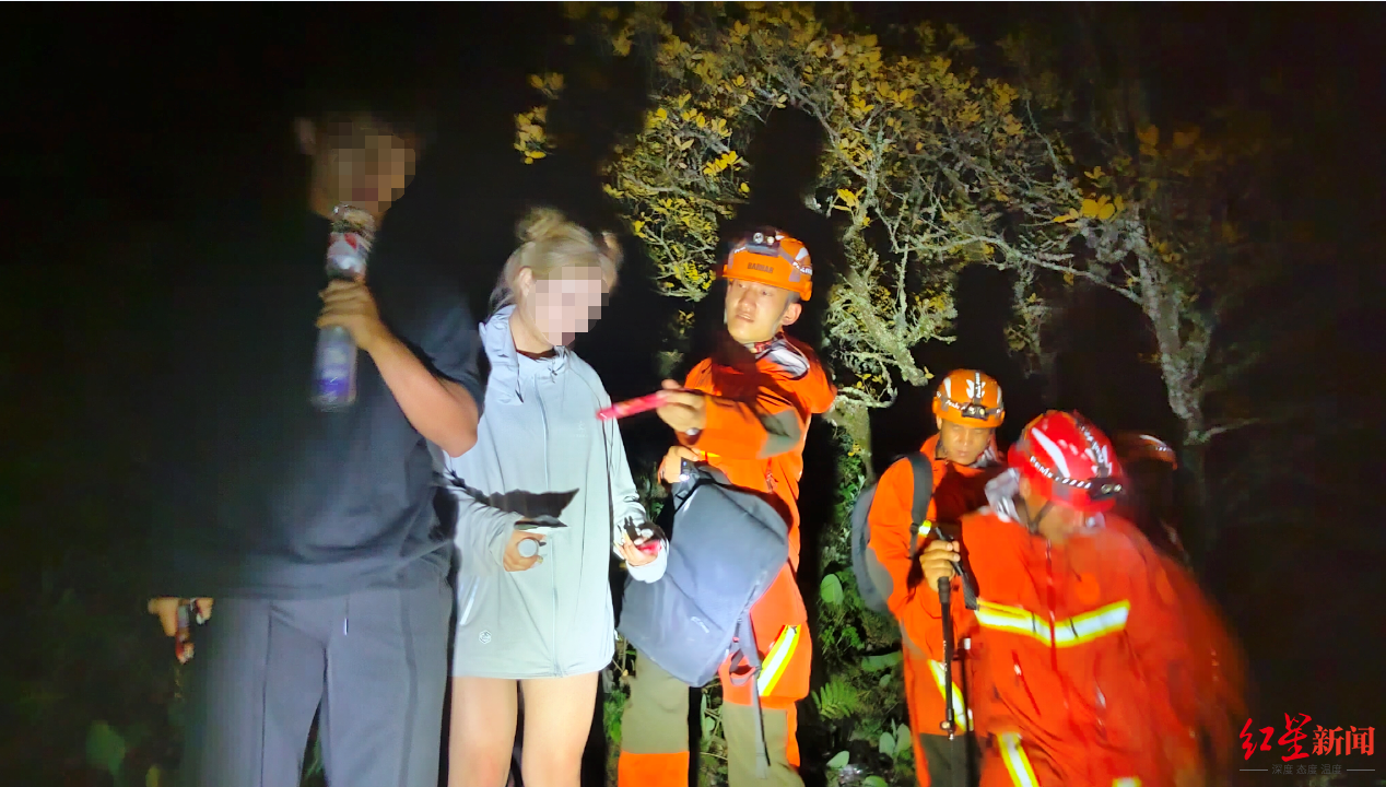 两名大学生报团徒步迷路，被困丽江海拔3000多米深山，消防连夜搜救