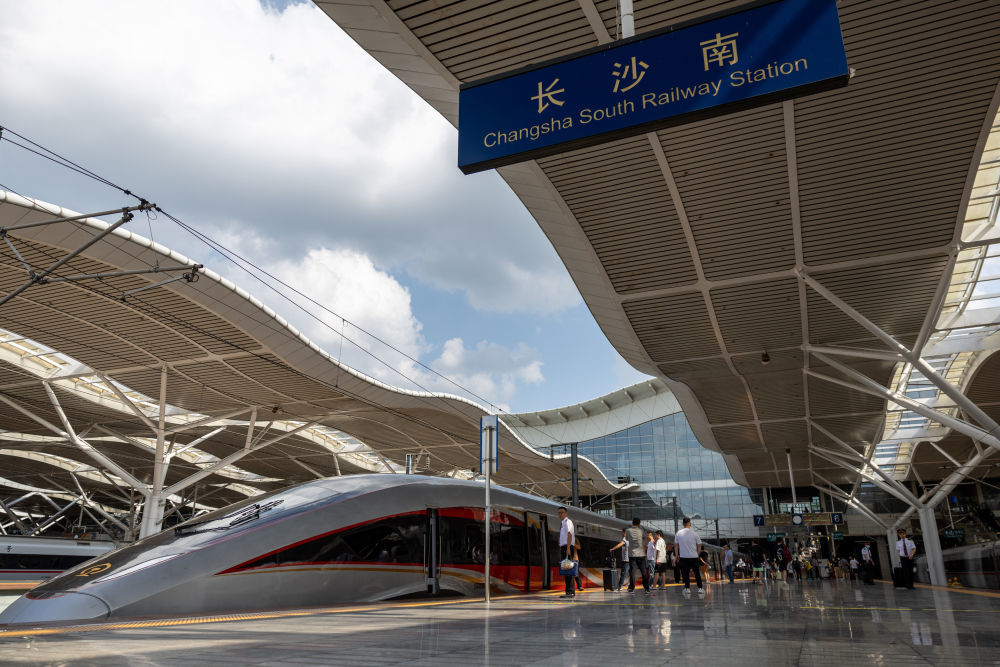 ↑6月15日，武汉至深圳北的G875次列车经停长沙南站。
