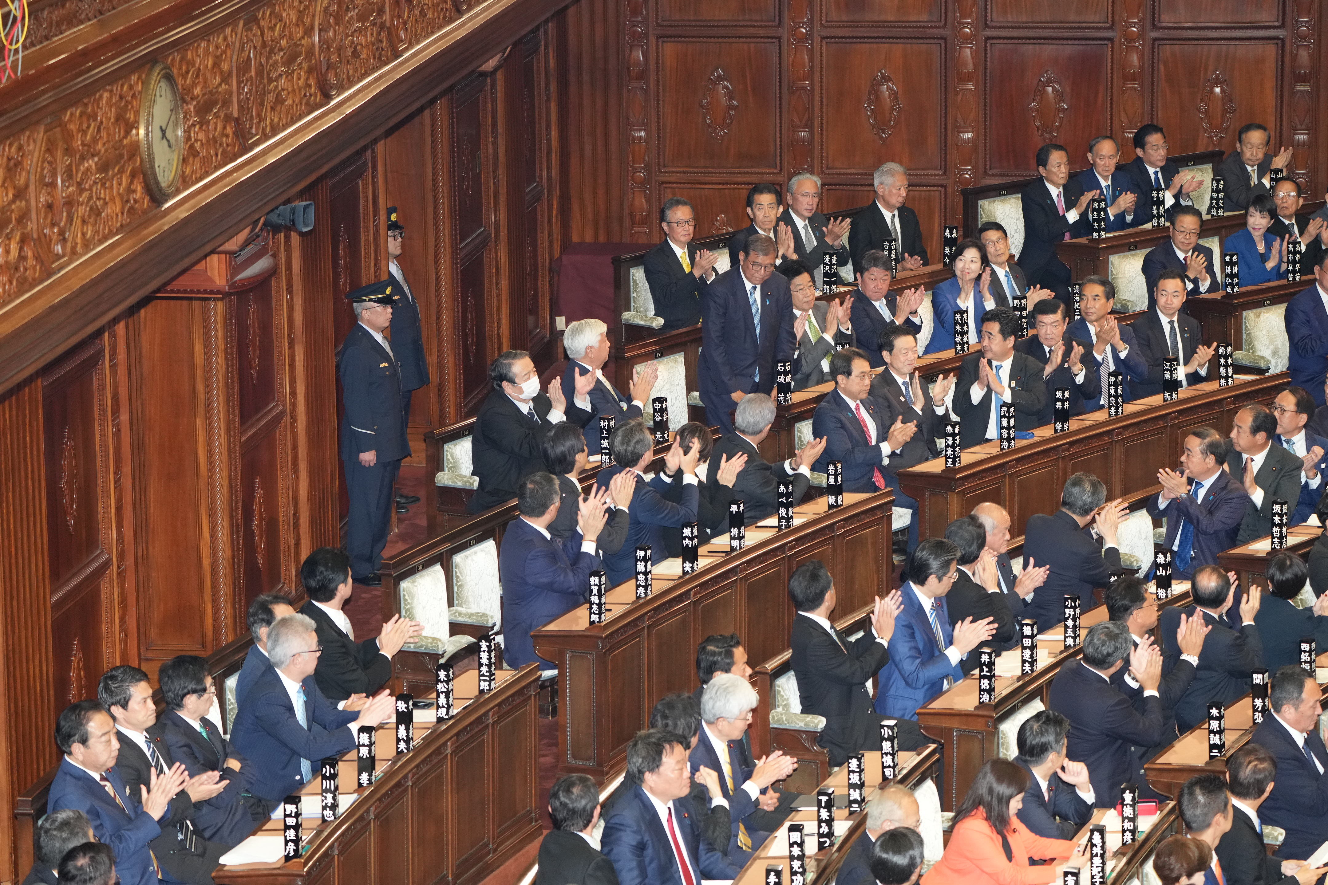 石破茂当选日本第103任首相_凤凰网