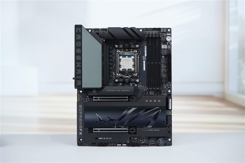 ROG CROSSHAIR X870E HERO主板首发评测：9000系锐龙满血旗舰搭档 AI智能超频让小白误差榨干潜能