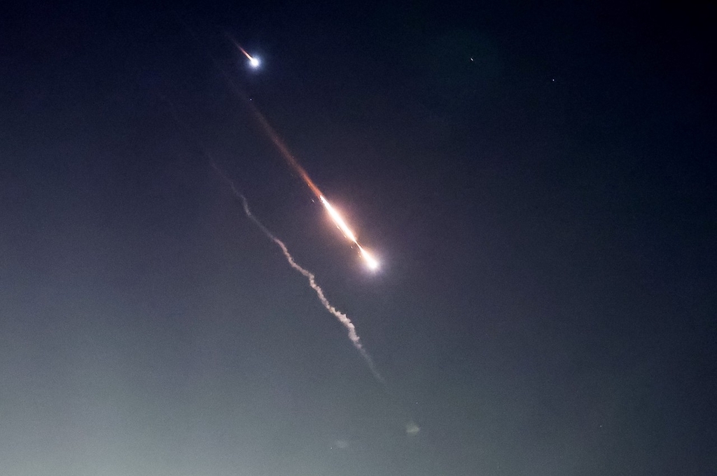当地时间4月14日,耶路撒冷,伊朗向以色列目标发射导弹和无人机。图自IC Photo