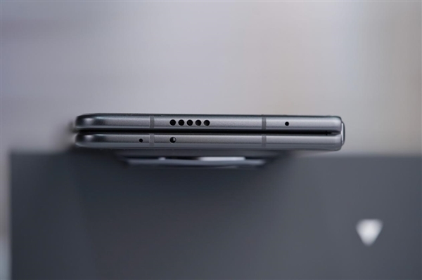 年度折叠屏手机推荐!荣耀Magic V3绒黑色图赏